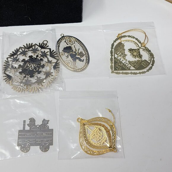 Laser Cut Brass & White Metal Christmas Ornament Wreaths Train Drums VTG QTY 20 - Picture 11 of 11